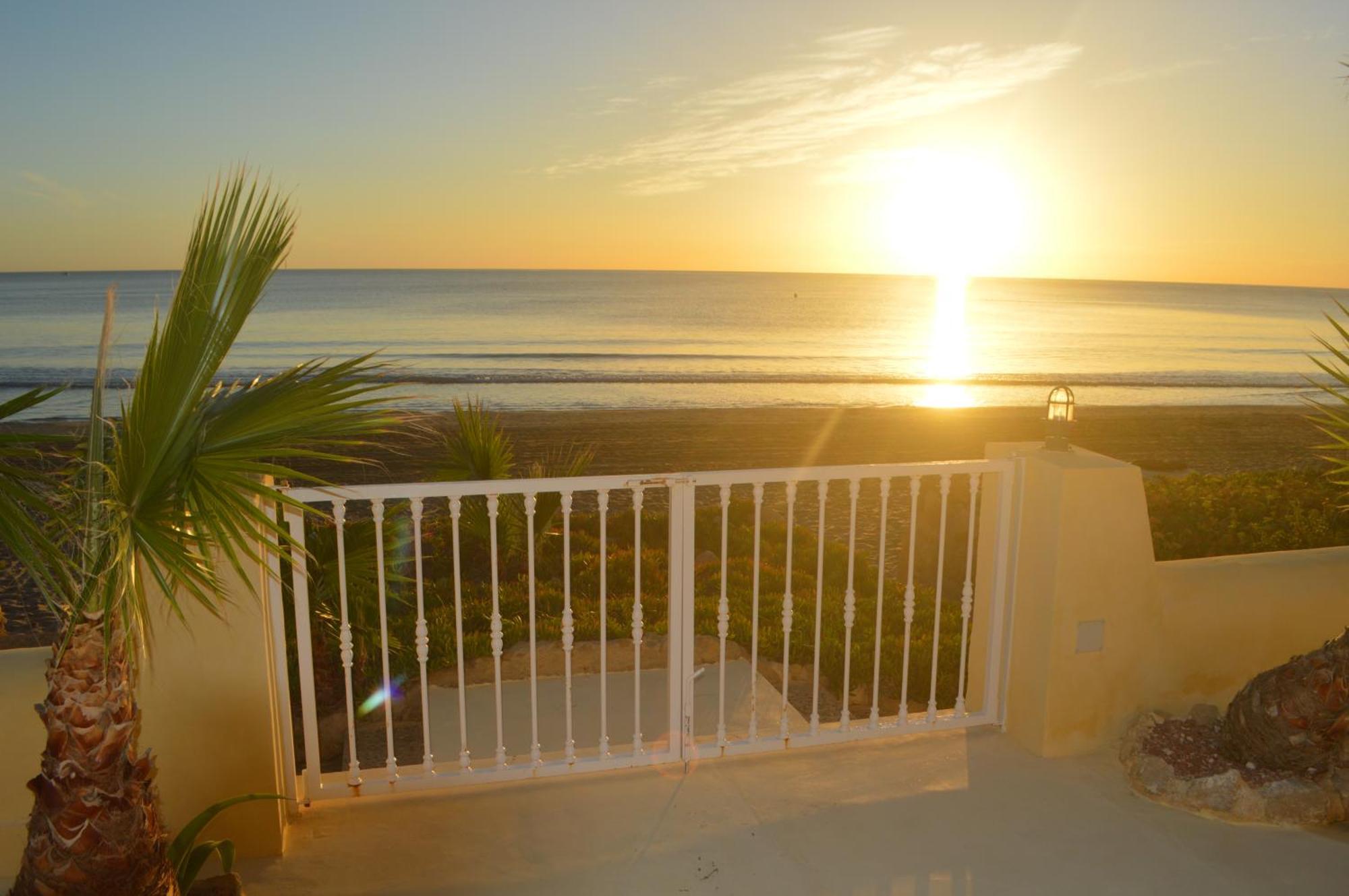 Excepcional Apartamento Amanecer Al Borde De Playa Y Mar, En Chalet Roquetes Alicante Bagian luar foto